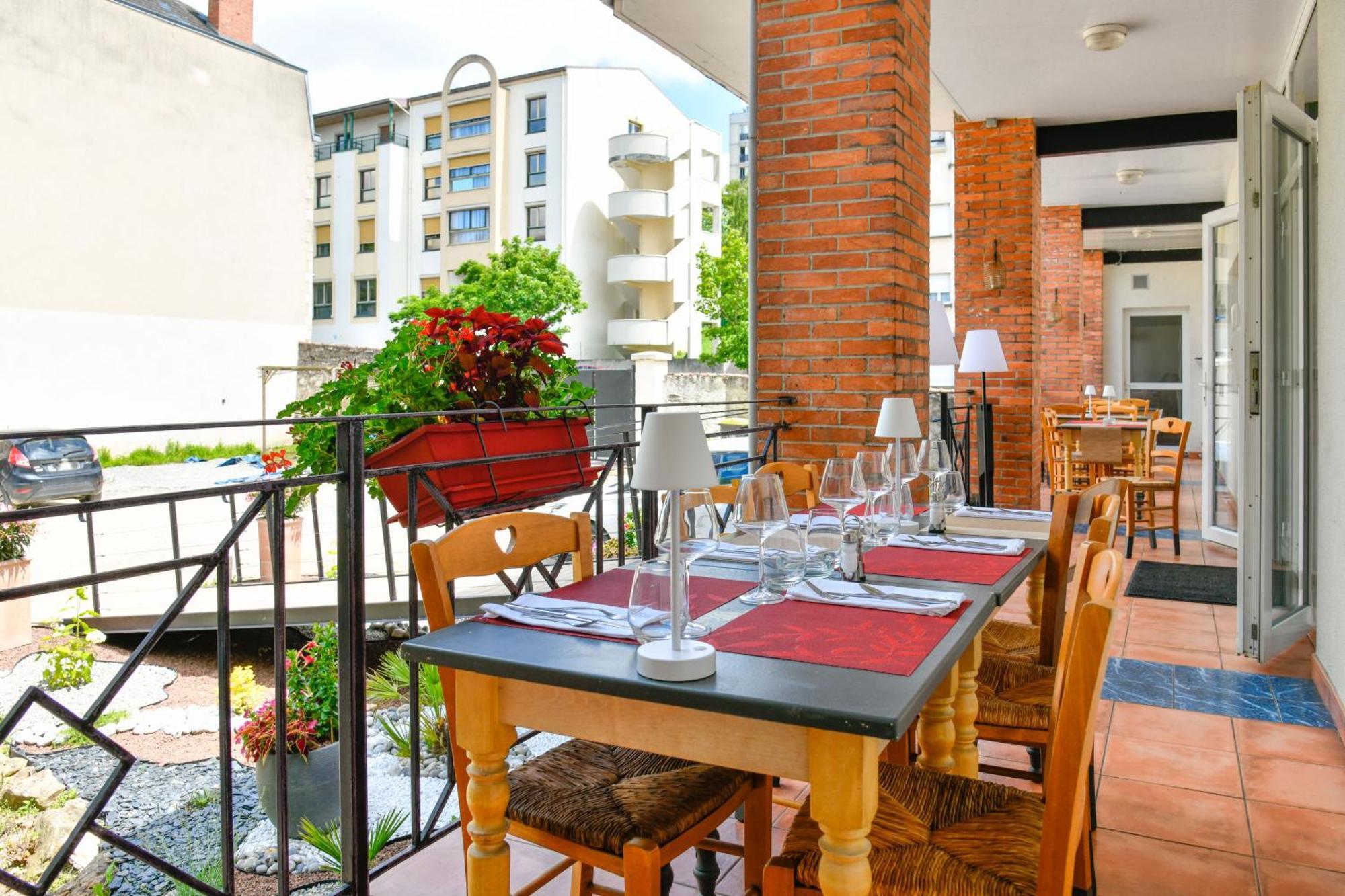 Hotel Enjoy Garden Vierzon Exteriér fotografie